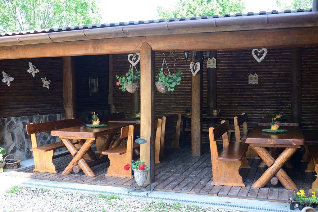 Vila Hora Cu Brazi เซอร์เนช ภายนอก รูปภาพ