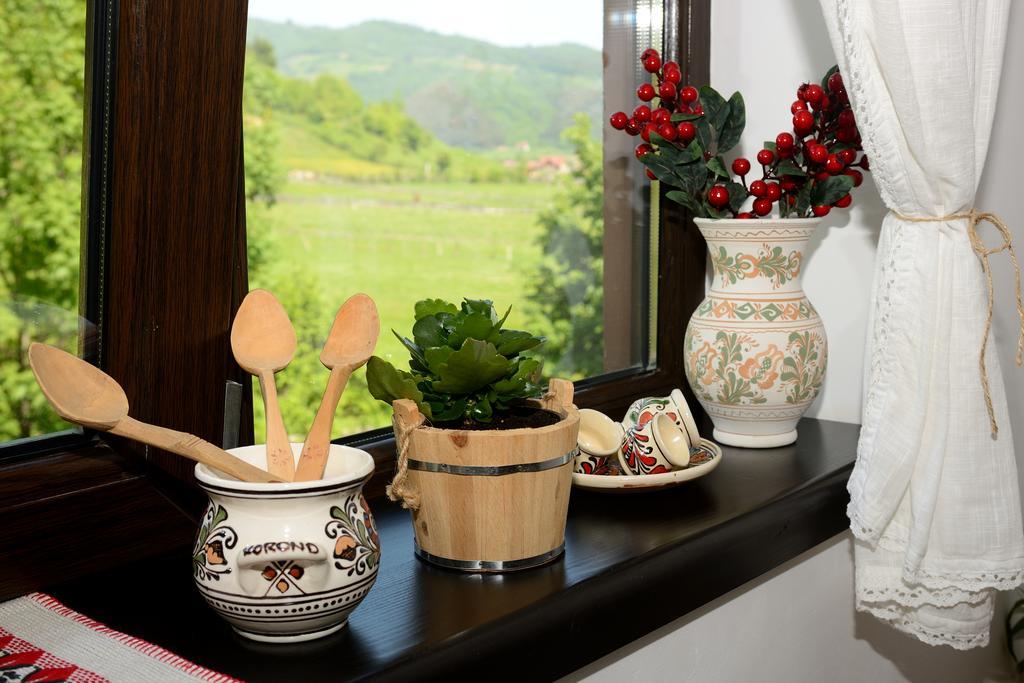 Vila Hora Cu Brazi เซอร์เนช ภายนอก รูปภาพ