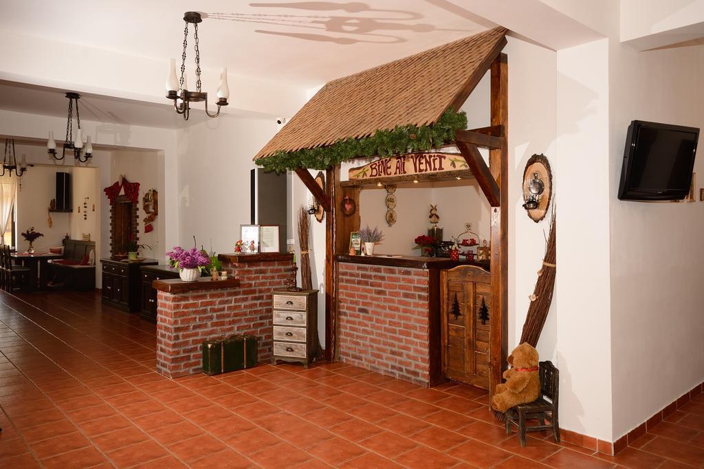 Vila Hora Cu Brazi เซอร์เนช ภายนอก รูปภาพ